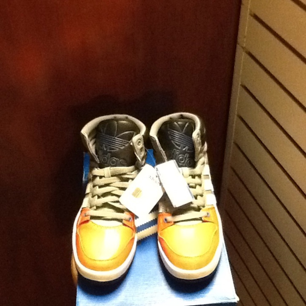 Adidas - Picture 3 of 3
